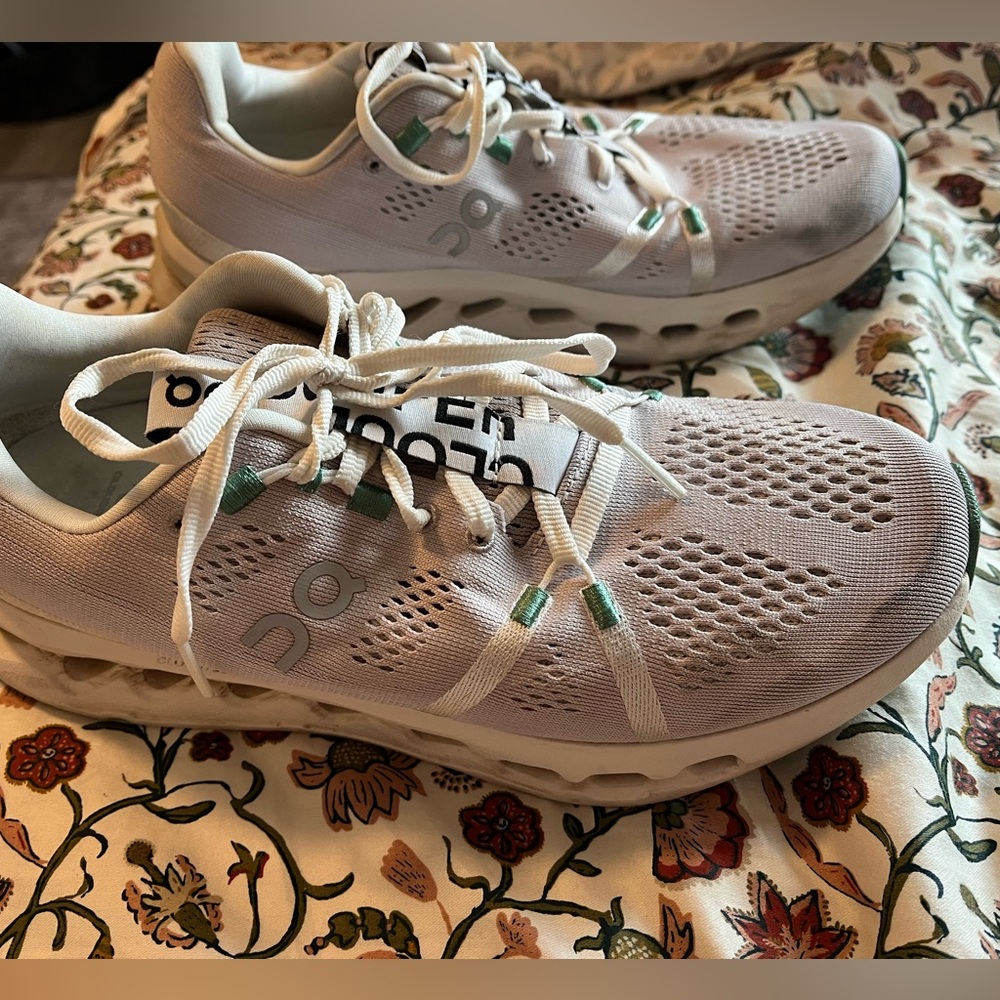On Running Women’s Cloudsurfer Running Shoes/Sneakers, Size 8.5